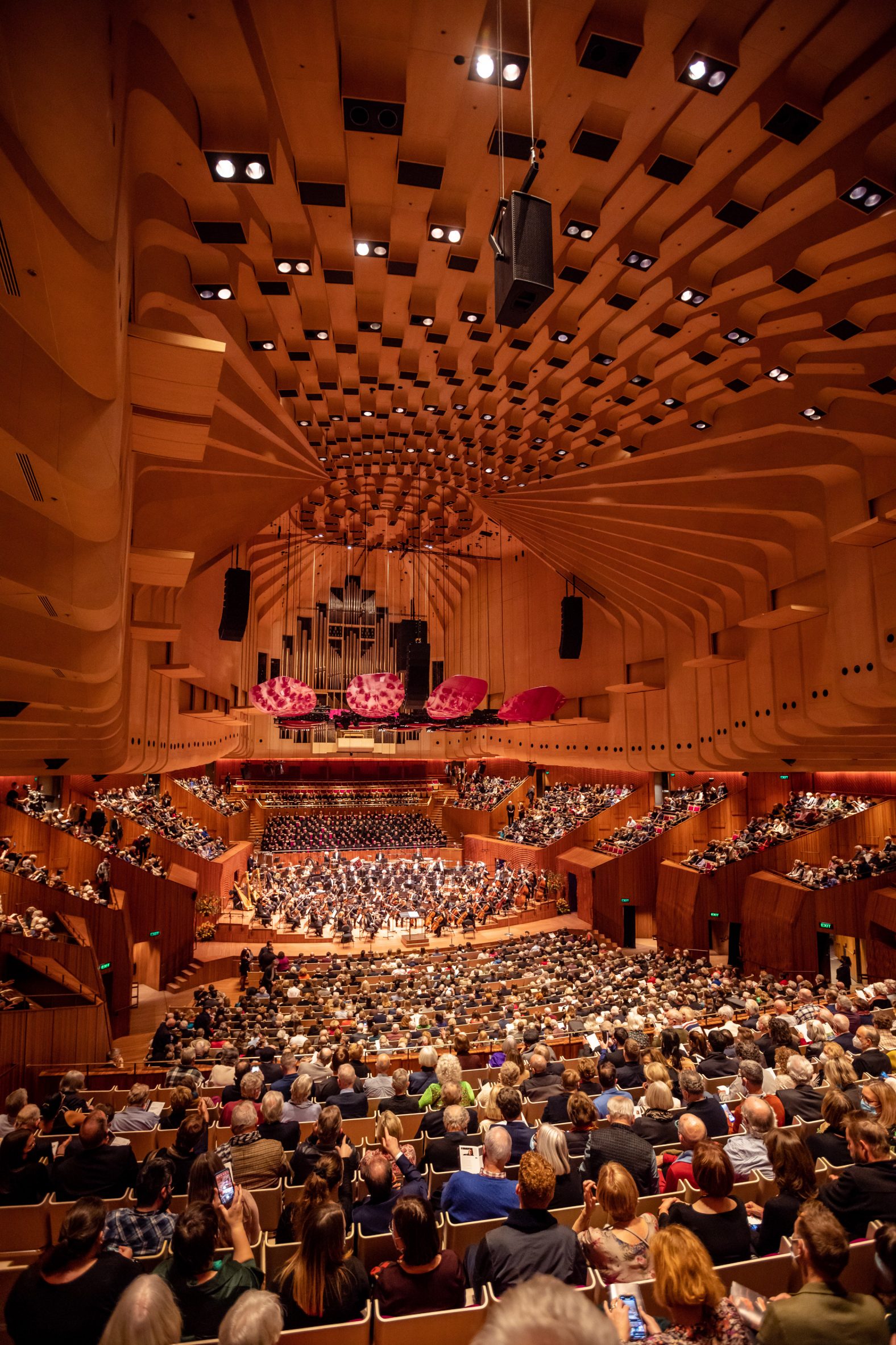 Auditorio con diseño acústico arquitectónico
